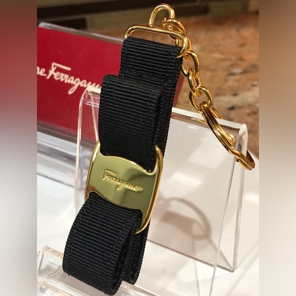 Salvatore Ferragamo Vara Ribbon Key Ring/ Bag Charm- NIB❤️🔥😍 - Picture 4 of 17
